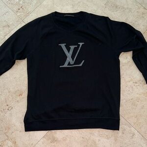 100% authentic Louis Vuitton thin sweatshirt.
